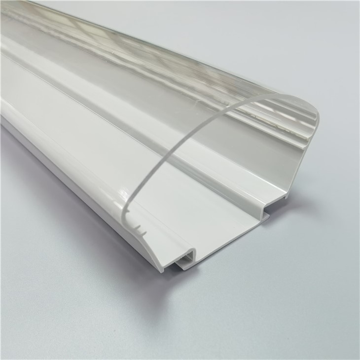 Komplekss plastmasas profils